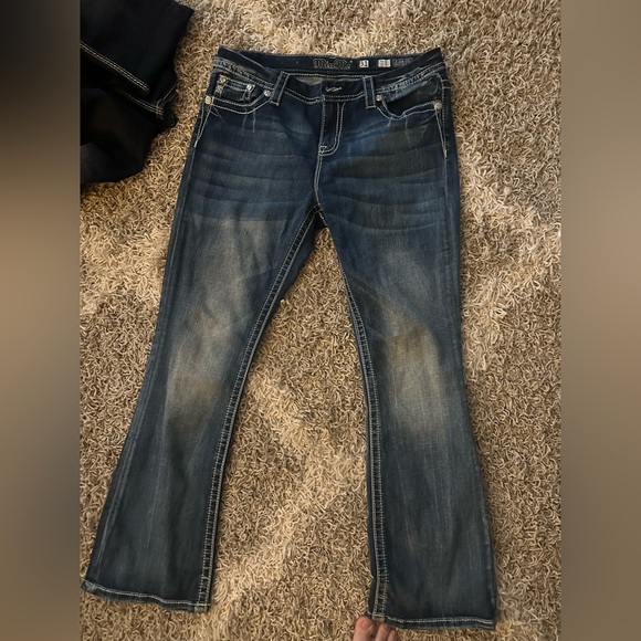 Like new curvy fit Miss Me Bootcut Jeans - Picture 3 of 3